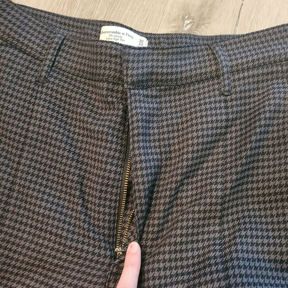Abercrombie & Fitch Houndstooth Split-Hem Skinny Ultra High Rise Pants - Picture 5 of 7